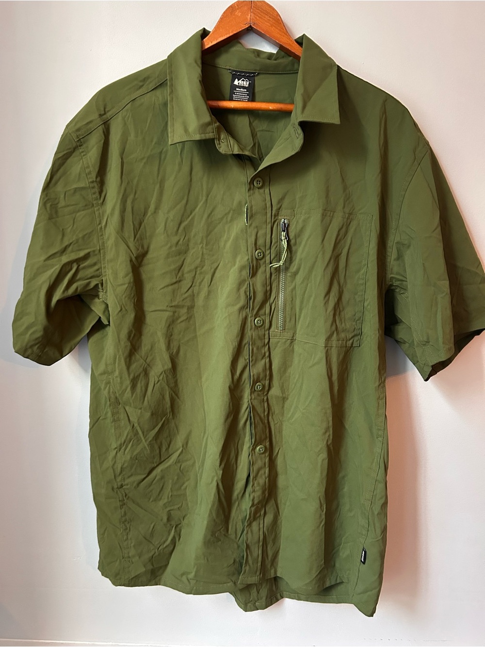 REI Co-op Mens Medium Trailmade Olive Green Short Sleeve Button Up Outdoor Shirt